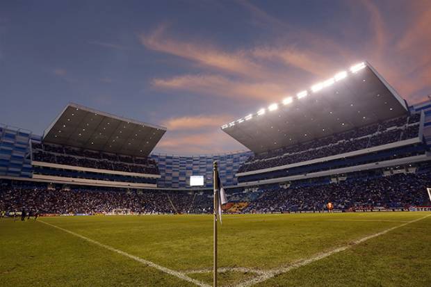 Atrapan a 5 revendedores afuera del Estadio Cuauhtémoc de Puebla