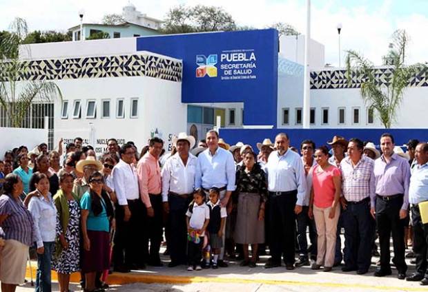 RMV entrega centro de salud en Izúcar