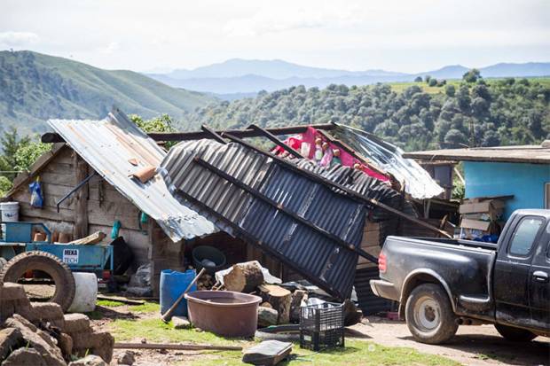 Tornado destruyó techos de 15 viviendas en Chignahuapan, Puebla