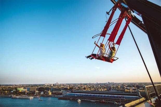 Amsterdam estrena el columpio más alto del mundo