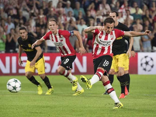 Guardado falló penal y PSV cayó por la mínima ante Atlético de Madrid