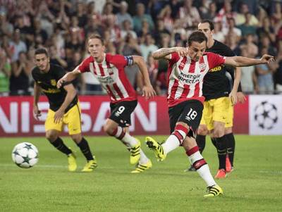 Guardado falló penal y PSV cayó por la mínima ante Atlético de Madrid