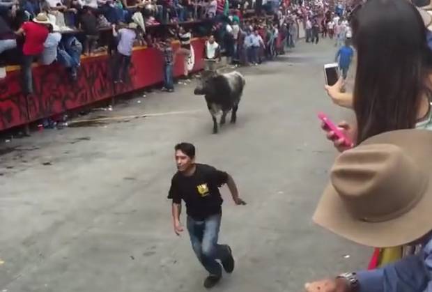 Hombre cornado por toro en la Huamantlada 2016 habría sobrevivido