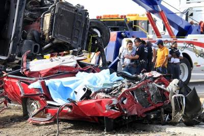 FOTOS: Seis muertos dejó tráiler al aplastar camioneta en Chachapa