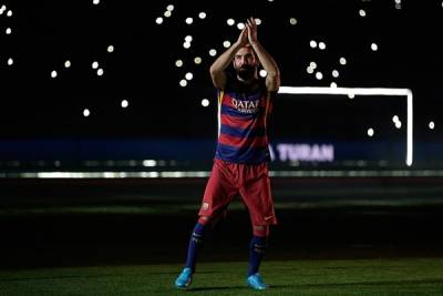 Barcelona pide habilitar a Arda Turán tras lesión de Rafinha