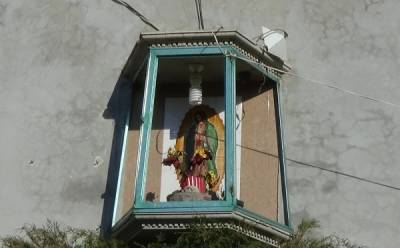 FOTOS: Hallan toma clandestina de combustible bajo altar a la virgen de Guadalupe