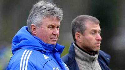 Guus Hiddink será el nuevo DT del Chelsea tras la salida de Mou