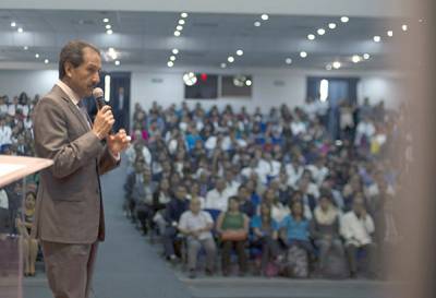 Esparza Ortiz anuncia reingeniería del Hospital Universitario BUAP