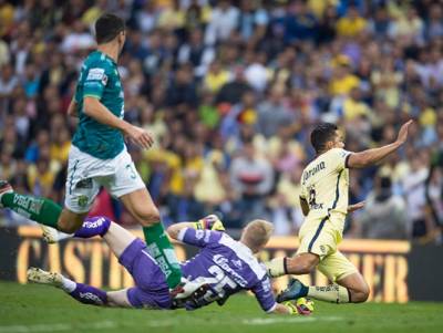 Rifle Andrade, del América, suspendido un juego por simular penal