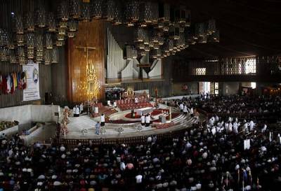 Miles de creyentes poblanos acuden a la peregrinación anual a la Basílica