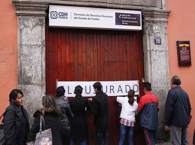 Clausuran simbólicamente la Comisión de Derechos Humanos de Puebla