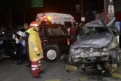 FOTOS: Mueren madre e hija tras colisión en Reforma Agua Azul