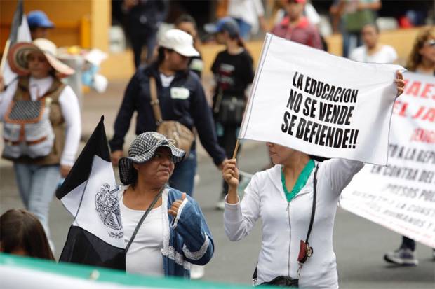 Instalan mesa de negociación entre la CNTE y Segob