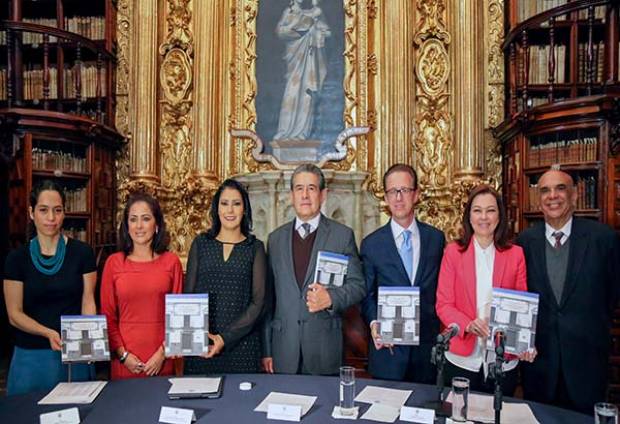 Presentan el libro &quot;Breve Historia de la Función Notarial en Puebla&quot;