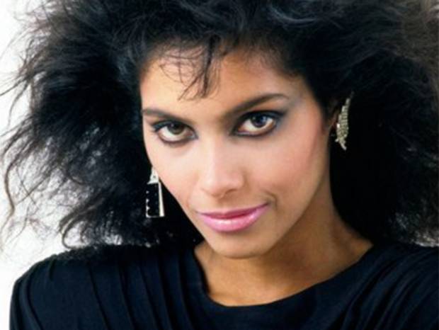 Murió vocalista del grupo Vanity 6 en California