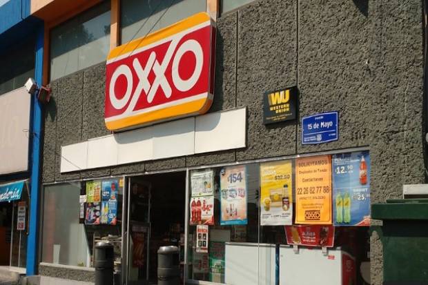 Ladrones saquearon Oxxo en Villas San Alejandro