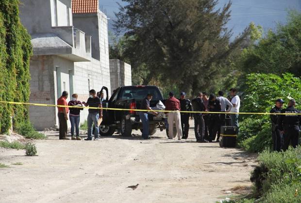 Encuentran cadáver de empleado de la CFE en lote baldío de Tehuacán