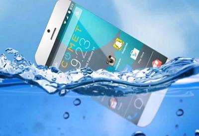 El primer smartphone resistente al agua y que es capaz de flotar
