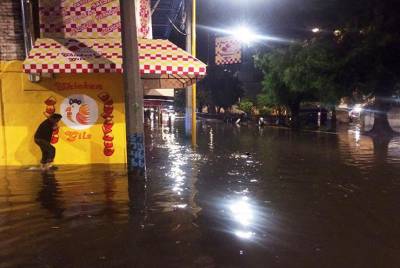 Tromba deja 5 mil afectados por inundaciones en Iztapalapa