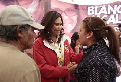 Blanca Alcalá hace campaña en Tlachichuca