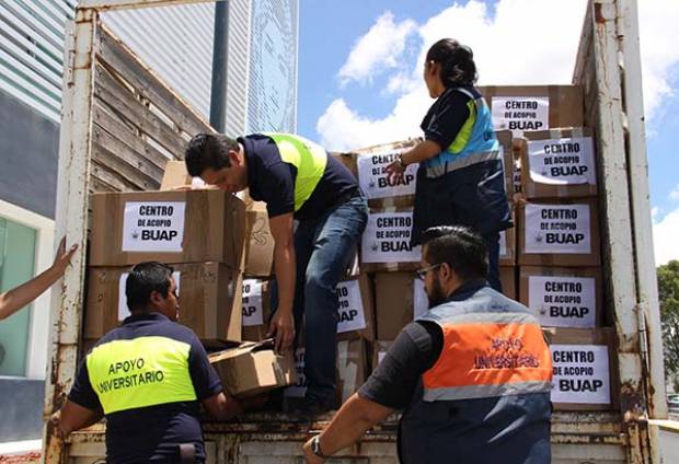 BUAP entrega víveres y medicamentos a damnificados por Earl