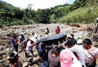 En Xaltepec, Puebla, Earl fue &quot;como una ola gigante que bajó con mucha fuerza&quot;