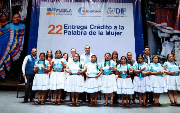 RMV encabeza vigésima segunda entrega de Créditos a la Palabra de la Mujer