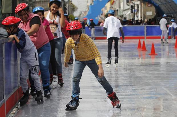 Diviértete en la Pista de Hielo y Villa Navideña del Paseo Bravo