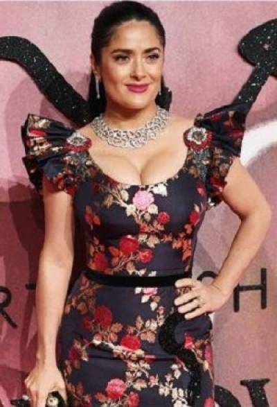 FOTOS: Salma Hayek conquistó con escote los British Fashion Awards 2016