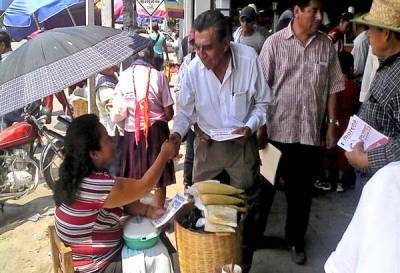 Candidato de Morena hace campaña en Izúcar de Matamoros