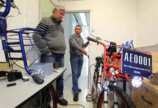 Universitarios de Puebla crean bicicleta generadora de electricidad