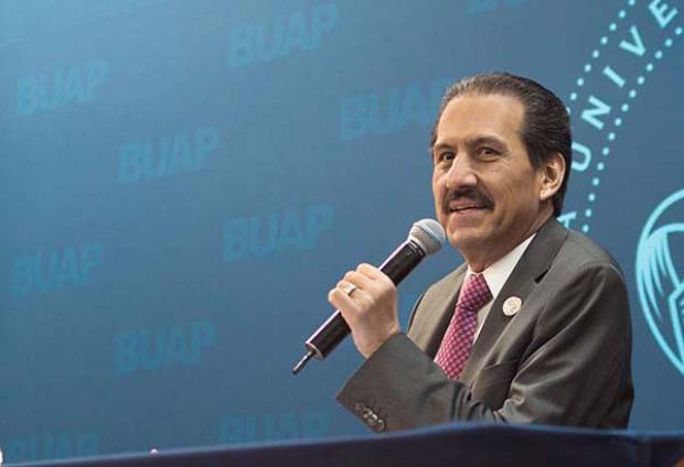 Alfonso Esparza invita al trabajo colegiado para impulsar la calidad académica de la BUAP