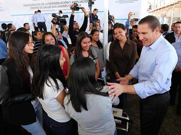 RMV inaugura Centro de Salud en Cholula y anuncia construcción de un Cessa