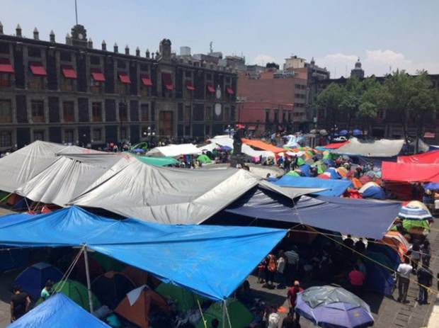 Maestros de la CNTE mantendrán plantón “hasta que nos escuchen”