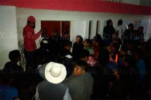 Casi linchan al alcalde de Molcaxac, Puebla por “levantón” de menor