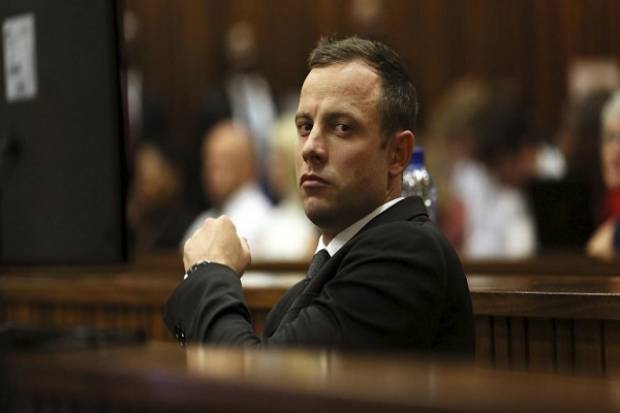 Oscar Pistorius saldrá de la cárcel un año después de haber matado a su novia