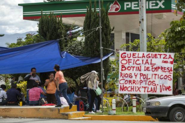 CNTE presiona acuerdos con el gobierno con más bloqueos