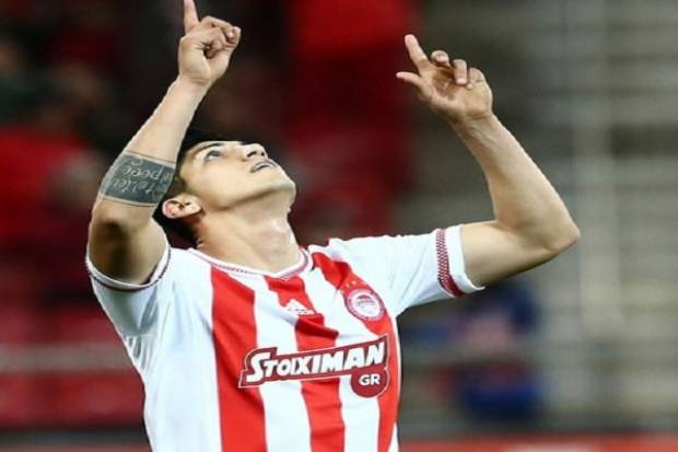 Alan Pulido anotó con Olympiacos en la Copa de Grecia