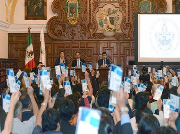 Consejo Universitario de la BUAP aprueba segundo informe de Esparza Ortiz