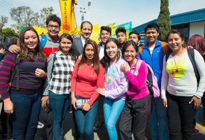 Universitarios de la BUAP celebran la fraternidad