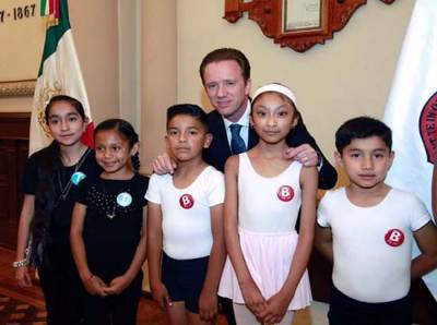 Niños poblanos se van becados a Broadway, Nueva York