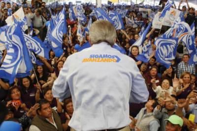 Tony Gali reúne a 10 mil en su primer mitin de campaña; pide no regresar al pasado