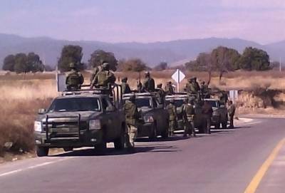 Retienen a 100 policías y personal de la PGR en Ixtapalucan, Puebla