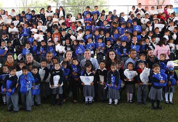 Gali entrega útiles escolares gratuitos para preescolar