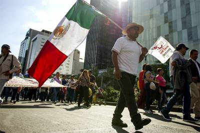 CNTE cumple dos días de marchas y bloqueos en la capital del país