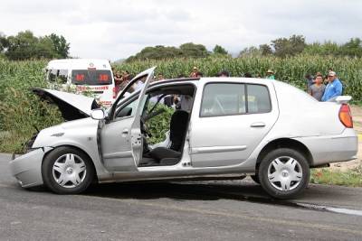 Mujer perdió la vida en colisión entre vehículo y combi del servicio público en Tehuacán