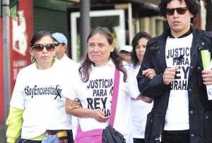 Encuestadores marchan en el DF por linchamiento en Ajalpan, Puebla