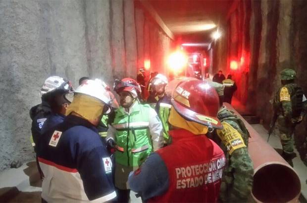 Suman cuatro muertos por deslave en Túnel de Huixquilucan