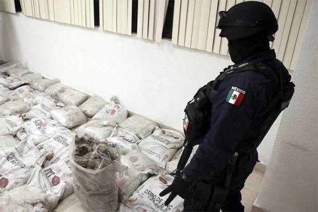 Aseguran 300 kilos de cocaína en Aeropuerto del DF