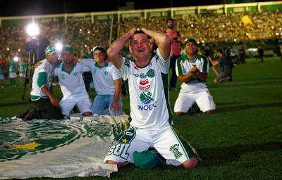 Rinden homenaje al &quot;Eterno Chapecoense&quot; en estadio de Colombia